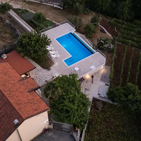 빌라 Sabljic Estate *